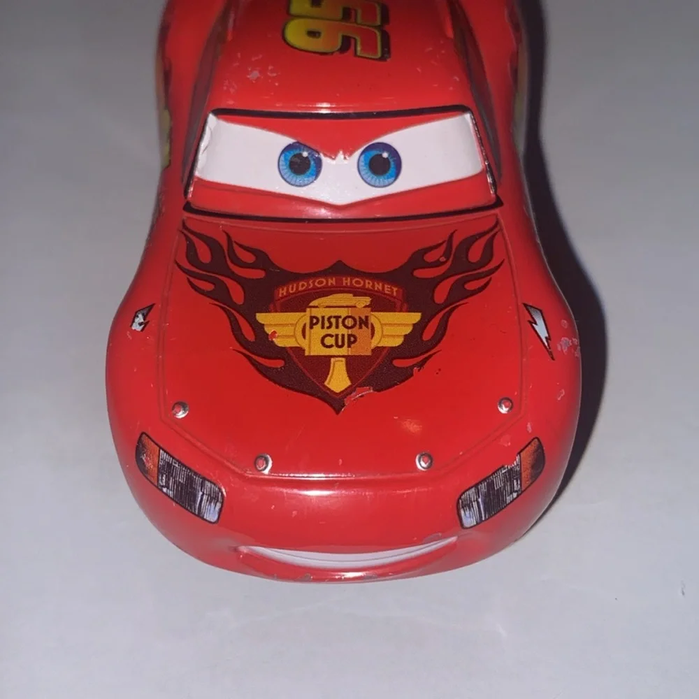 Disney Cars Diecast Lightning McQueen Piston Cup Car